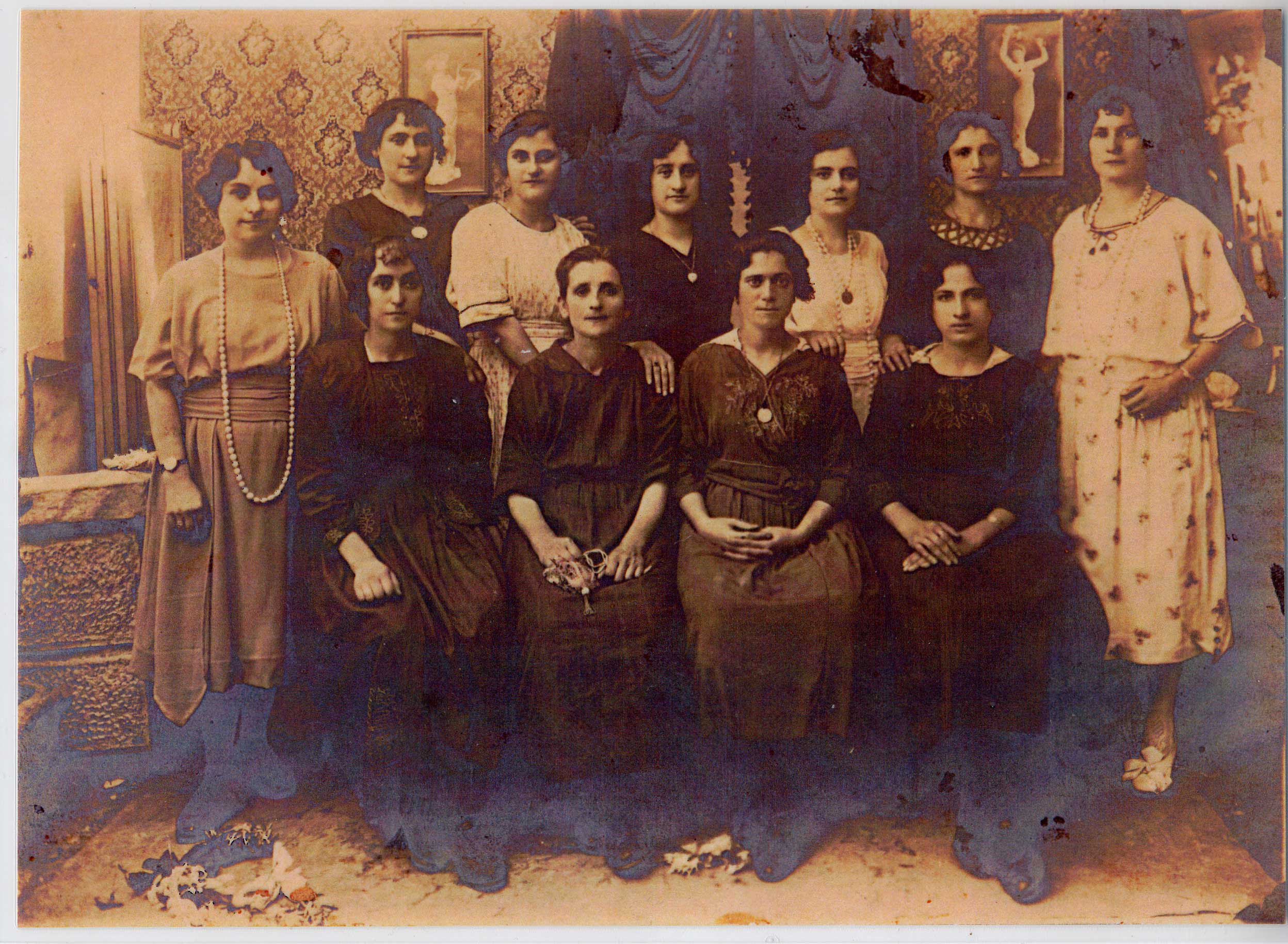 ΕΡΓΑΖΟΜΕΝΕΣ ΓΥΝΑΙΚΕΣ