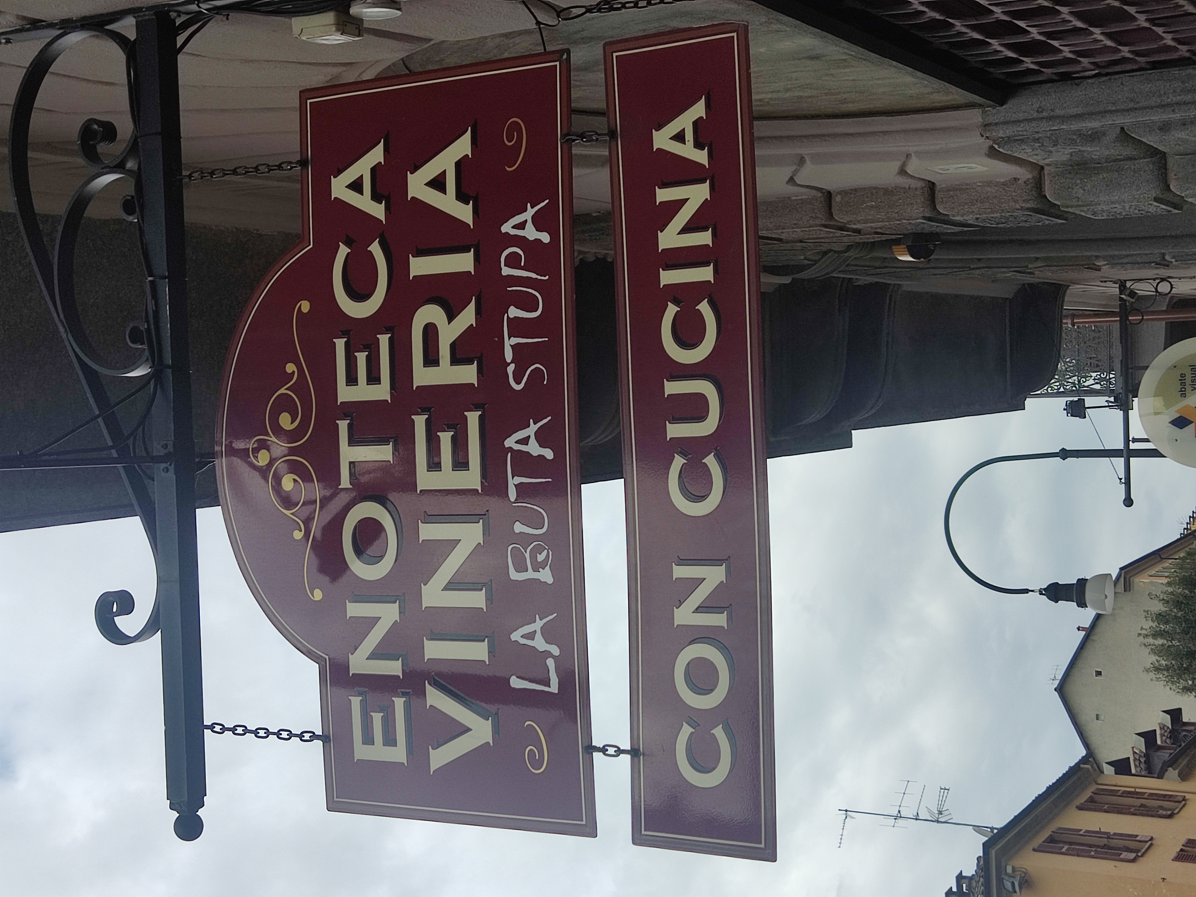 Cartello di un ristorante/enoteca